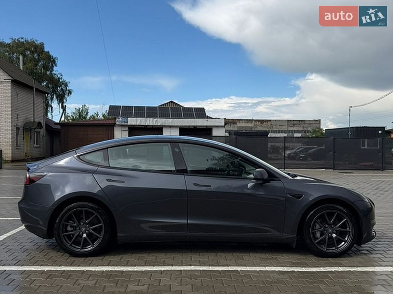 Седан Tesla Model 3 2023 в Киеве