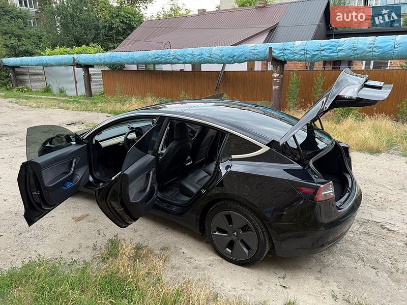 Седан Tesla Model 3 2018 в Житомире