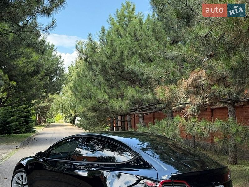 Седан Tesla Model 3 2022 в Днепре
