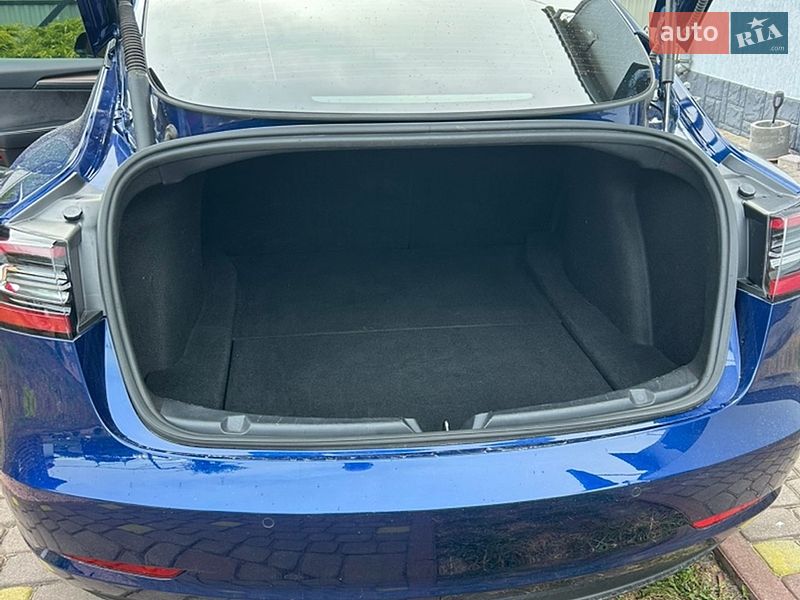 Седан Tesla Model 3 2022 в Львове
