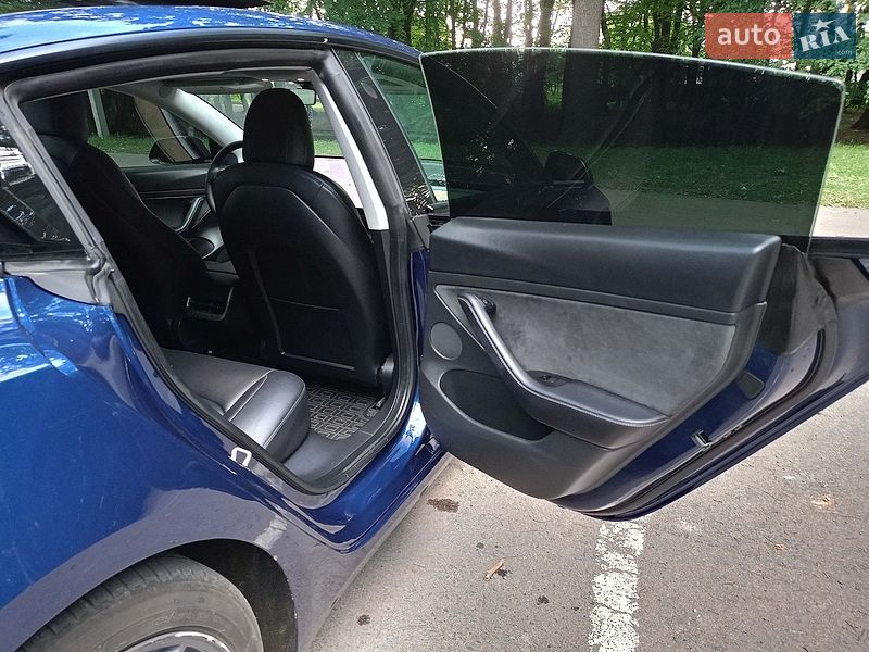 Седан Tesla Model 3 2021 в Львове