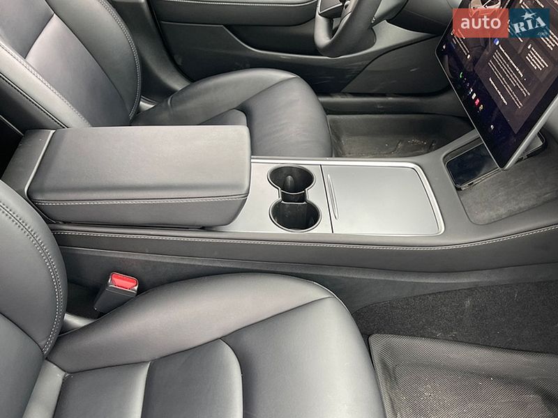 Седан Tesla Model 3 2023 в Киеве фото 5 Седан Tesla Model 3 2023 в Киеве