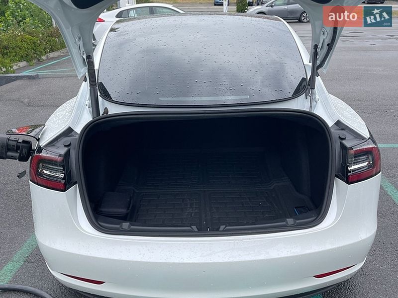 Седан Tesla Model 3 2023 в Киеве