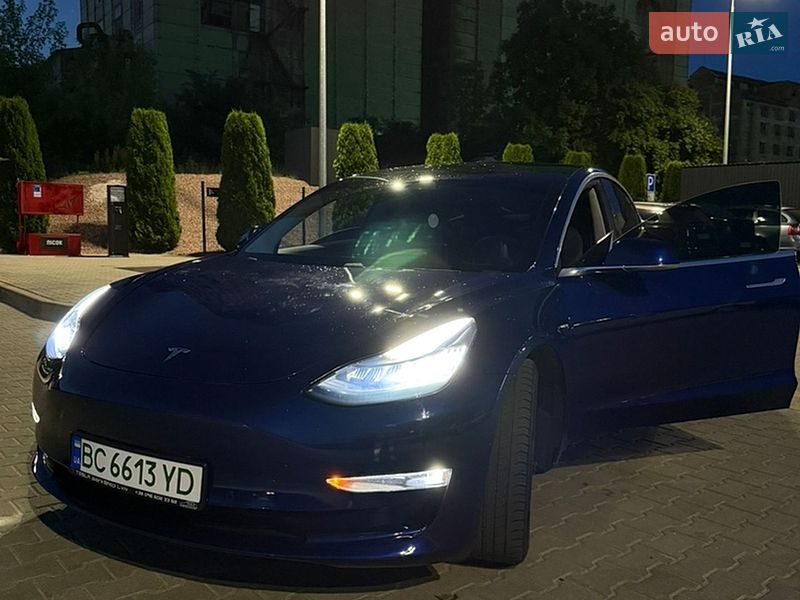 Седан Tesla Model 3 2020 в Львові