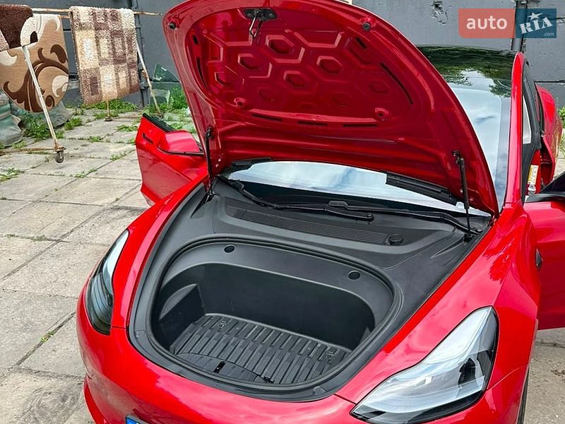 Седан Tesla Model 3 2021 в Ходореві