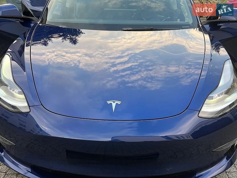 Седан Tesla Model 3 2022 в Виннице