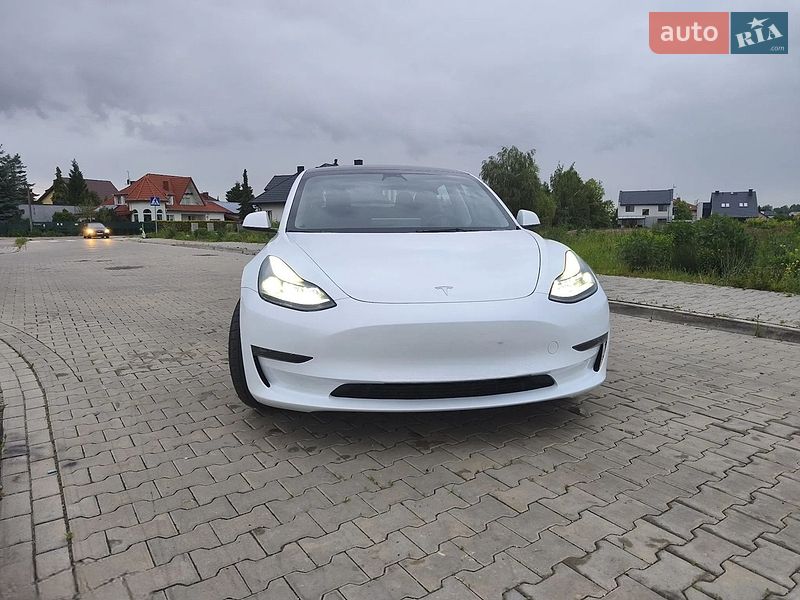 Седан Tesla Model 3 2023 в Киеве