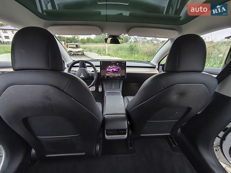 Седан Tesla Model 3 2023 в Киеве