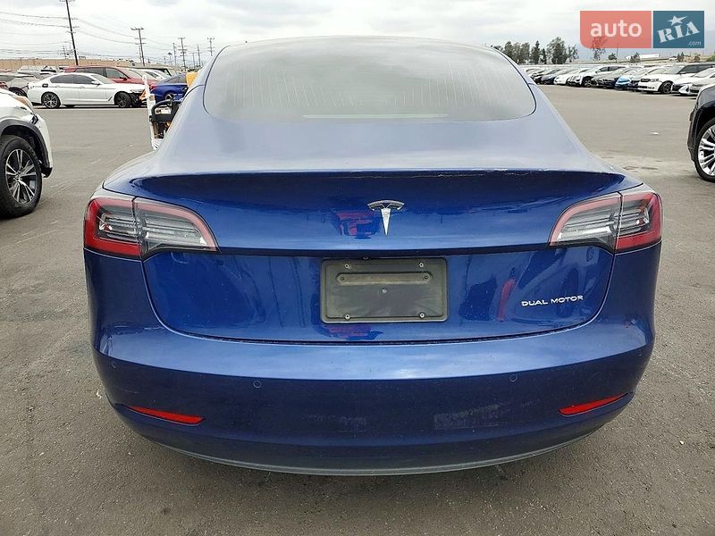 Седан Tesla Model 3 2020 в Львове