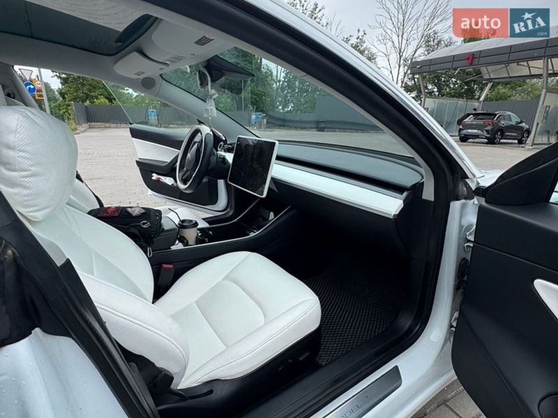 Седан Tesla Model 3 2019 в Тернополі