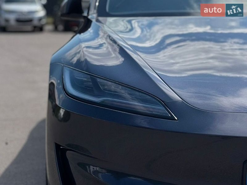 Седан Tesla Model 3 2024 в Ровно