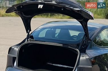 Седан Tesla Model 3 2024 в Ровно