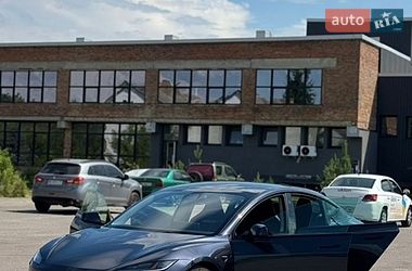 Седан Tesla Model 3 2024 в Ровно