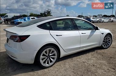 Седан Tesla Model 3 2023 в Львове