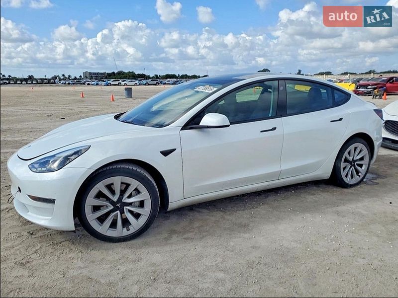 Седан Tesla Model 3 2023 в Львове