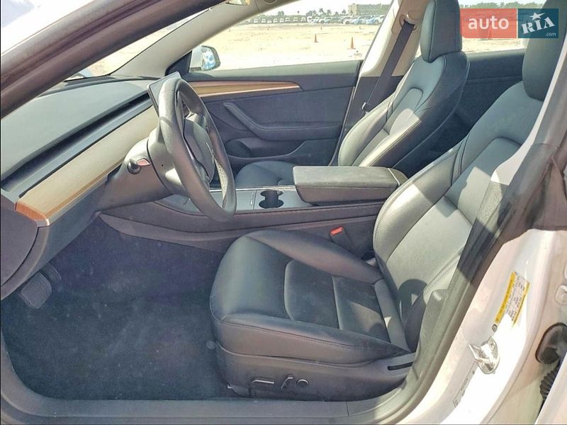 Седан Tesla Model 3 2023 в Львове