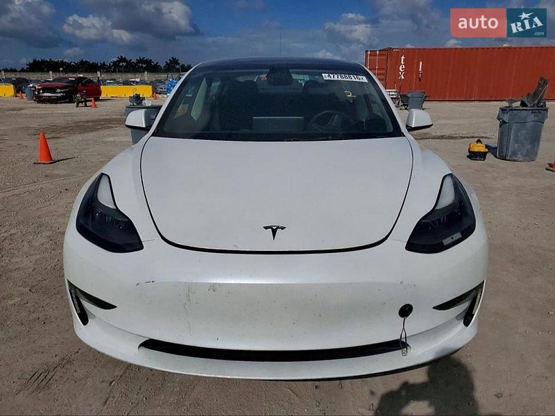 Седан Tesla Model 3 2023 в Львове