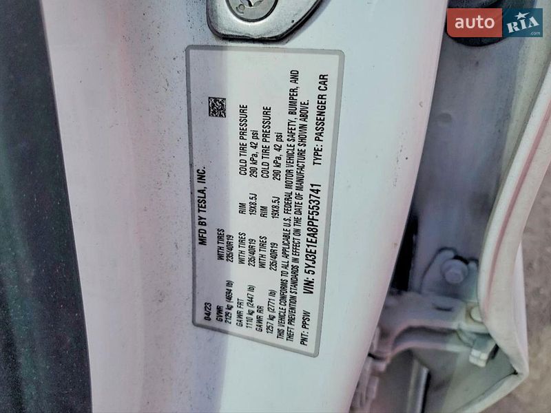 Седан Tesla Model 3 2023 в Львове