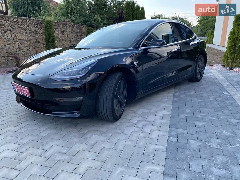 Седан Tesla Model 3 2019 в Луцке