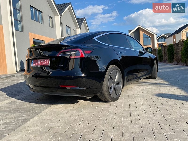 Седан Tesla Model 3 2019 в Луцке