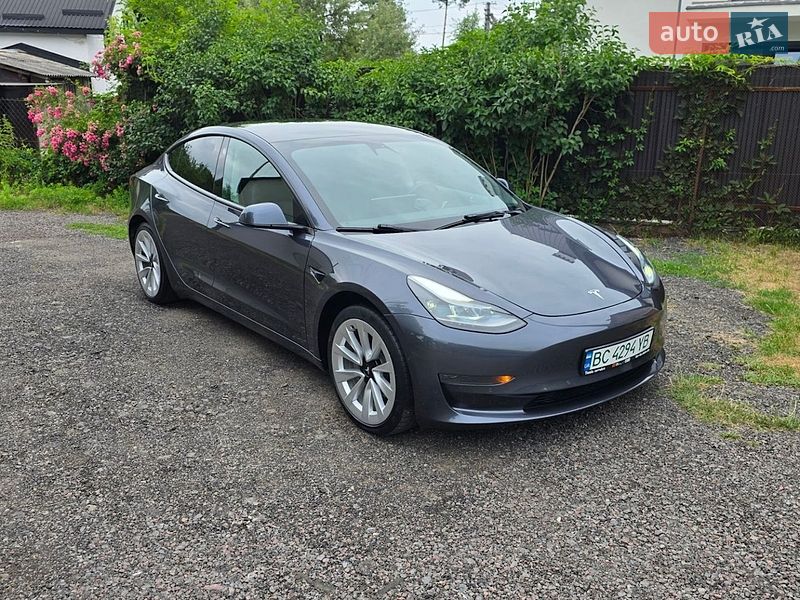Седан Tesla Model 3 2022 в Львові