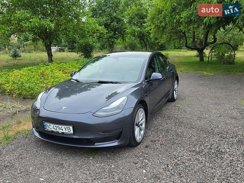 Седан Tesla Model 3 2022 в Львові