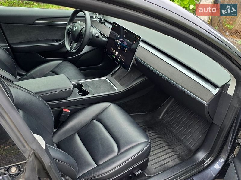Седан Tesla Model 3 2022 в Львові