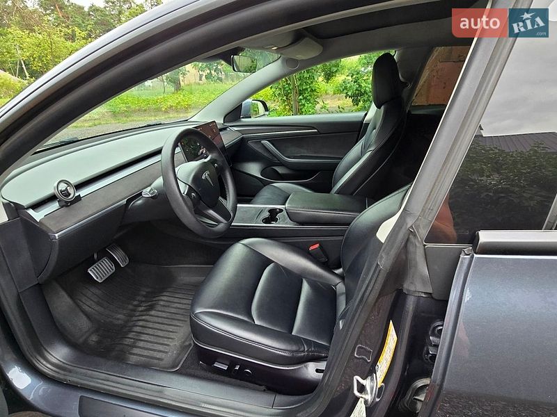 Седан Tesla Model 3 2022 в Львові