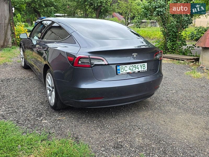 Седан Tesla Model 3 2022 в Львові