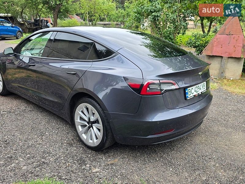 Седан Tesla Model 3 2022 в Львові