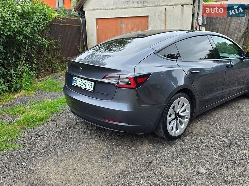 Седан Tesla Model 3 2022 в Львові