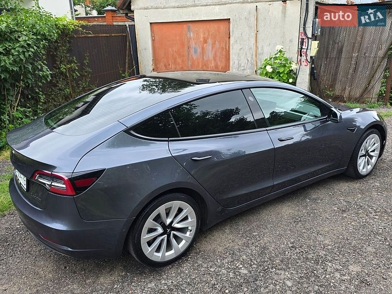 Седан Tesla Model 3 2022 в Львові