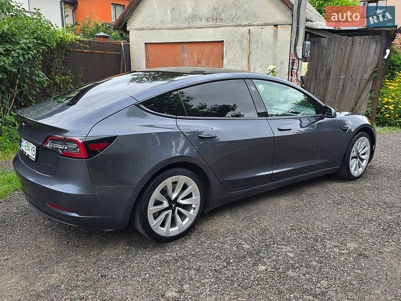 Седан Tesla Model 3 2022 в Львові