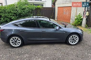 Седан Tesla Model 3 2022 в Львові