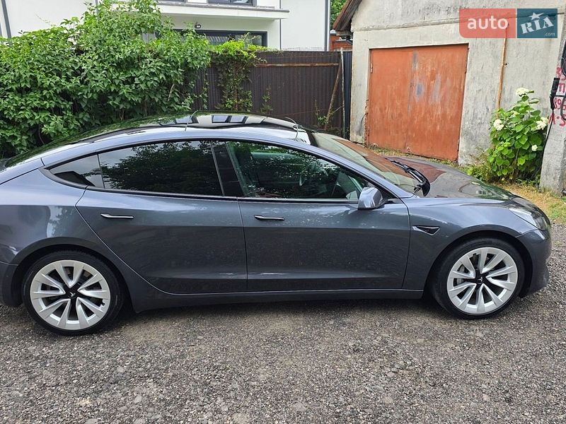 Седан Tesla Model 3 2022 в Львові
