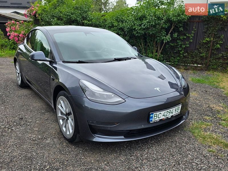 Седан Tesla Model 3 2022 в Львові