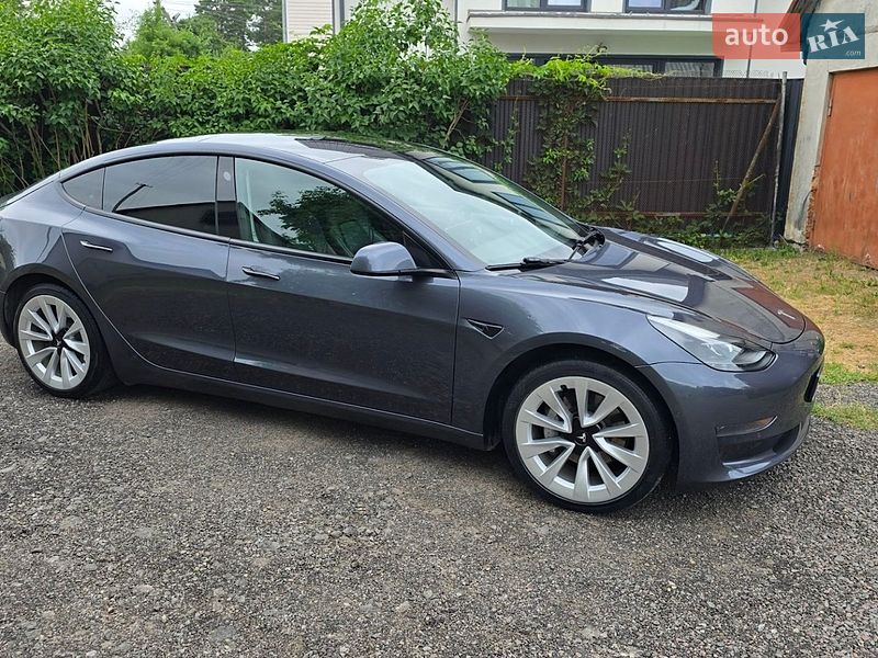 Седан Tesla Model 3 2022 в Львові