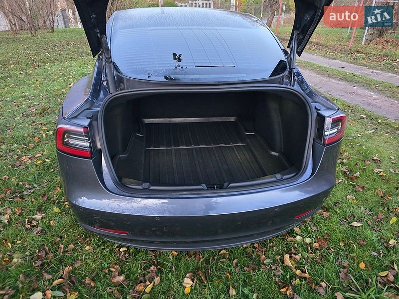 Седан Tesla Model 3 2022 в Львові