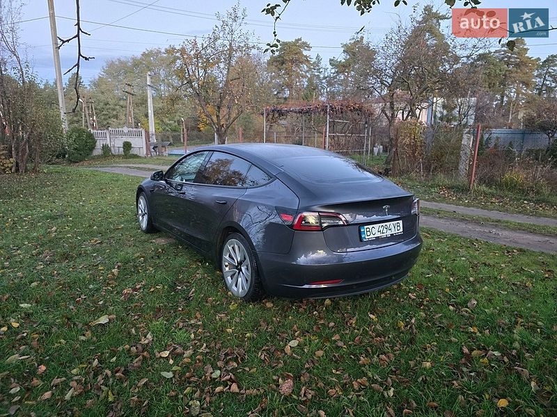 Седан Tesla Model 3 2022 в Львові