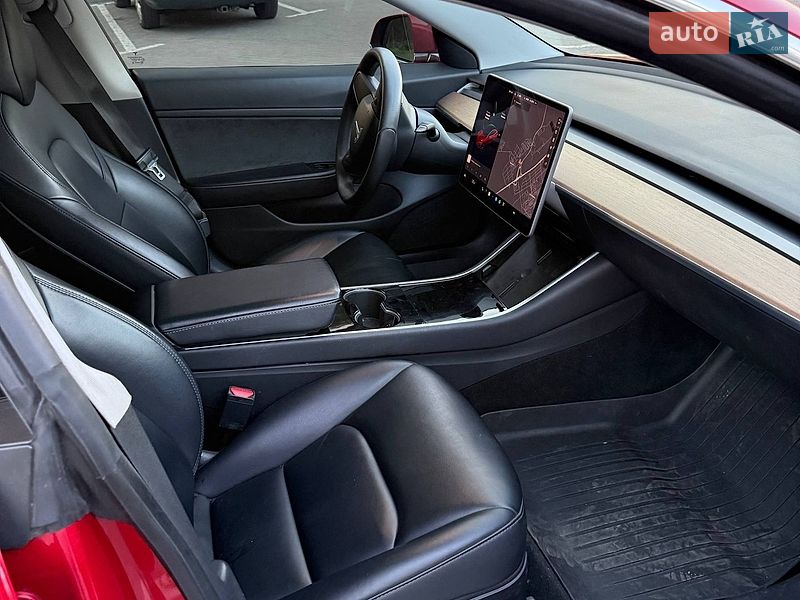 Седан Tesla Model 3 2019 в Киеве