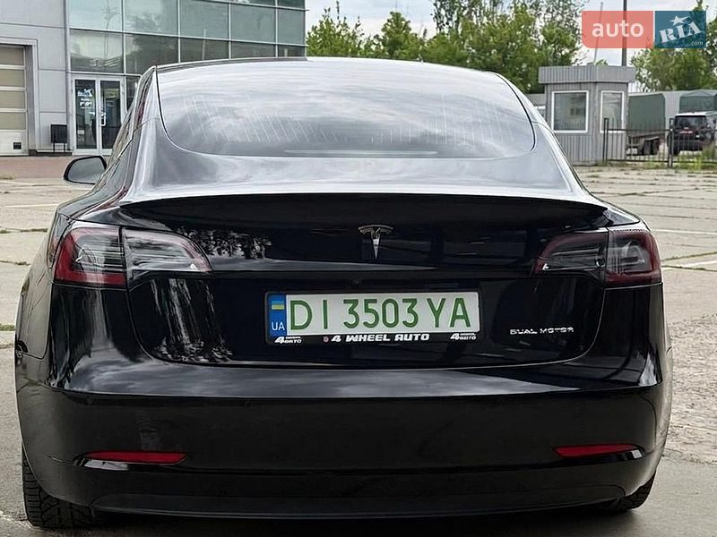 Седан Tesla Model 3 2019 в Киеве