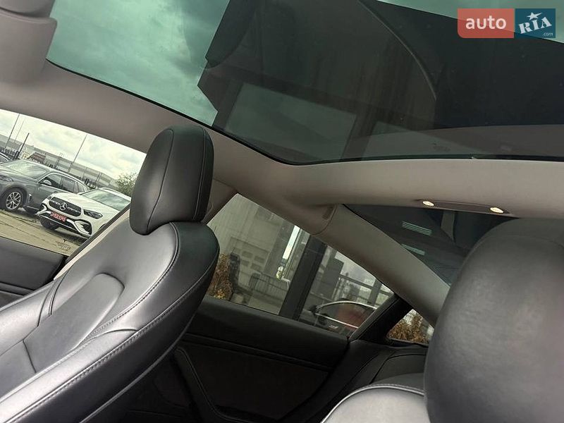 Седан Tesla Model 3 2019 в Киеве