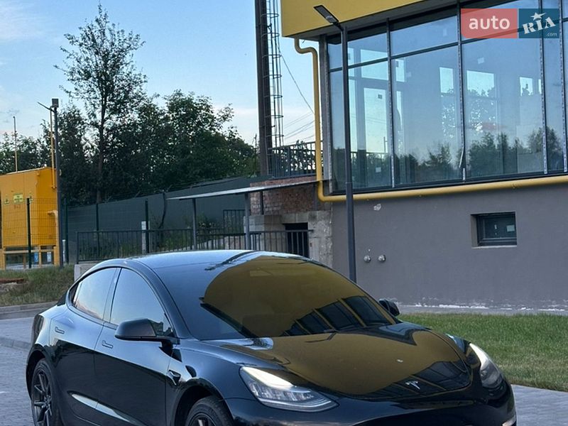 Седан Tesla Model 3 2019 в Львове