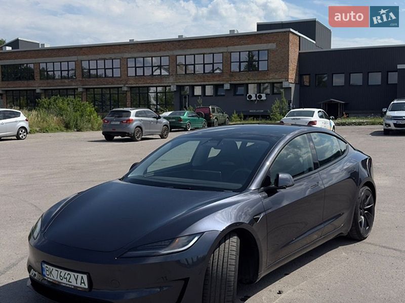 Tesla Model 3 2024