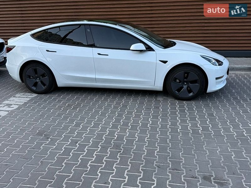 Седан Tesla Model 3 2023 в Киеве