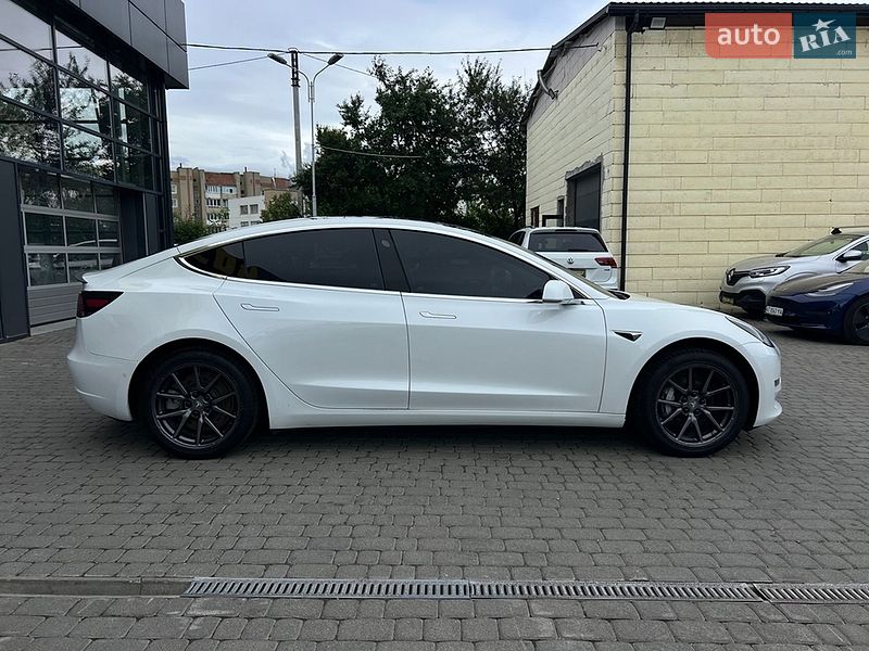 Седан Tesla Model 3 2019 в Ивано-Франковске