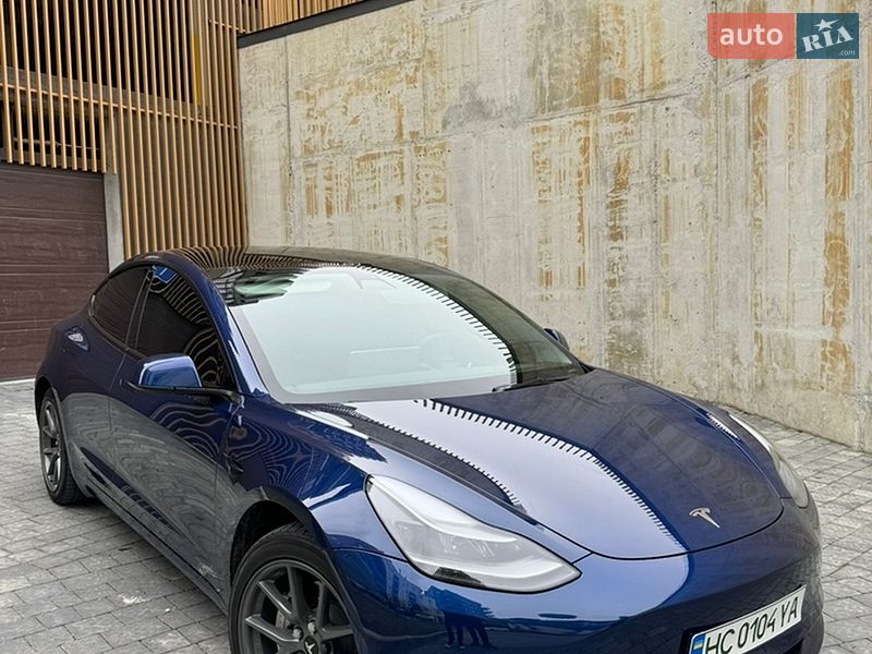 Седан Tesla Model 3 2022 в Львові