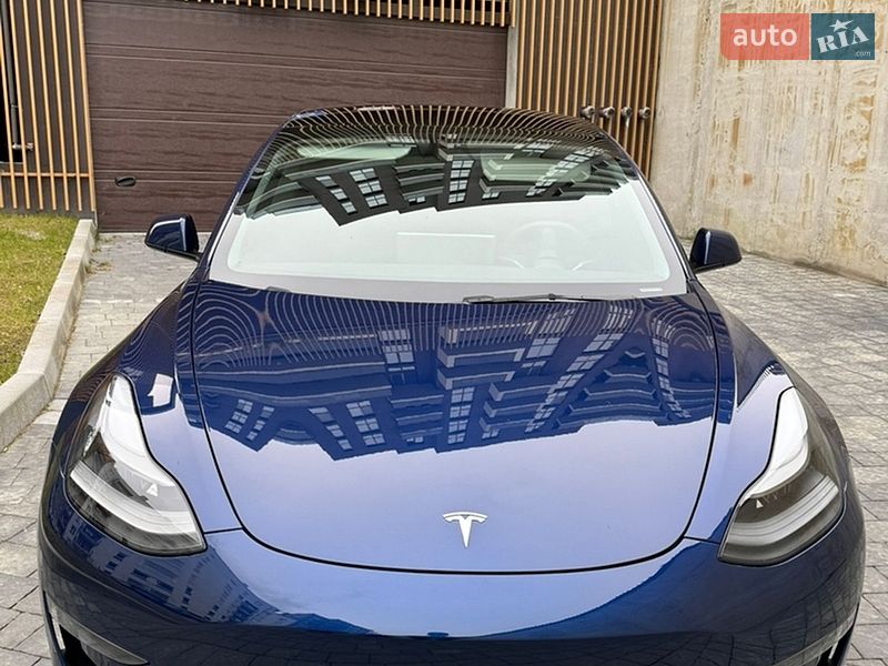 Седан Tesla Model 3 2022 в Львові