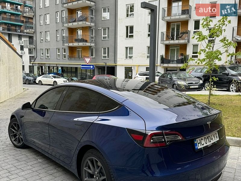 Седан Tesla Model 3 2022 в Львові