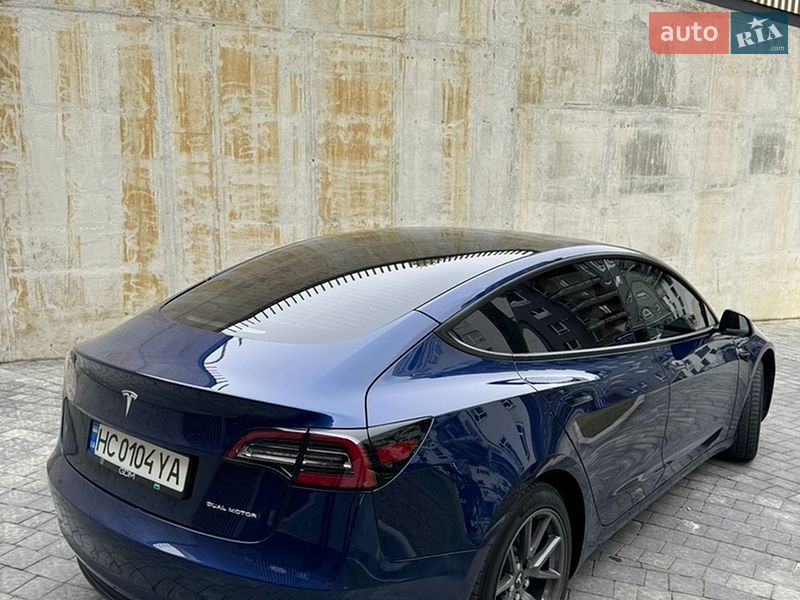 Седан Tesla Model 3 2022 в Львові